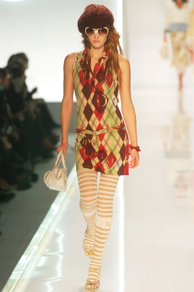 Look 10